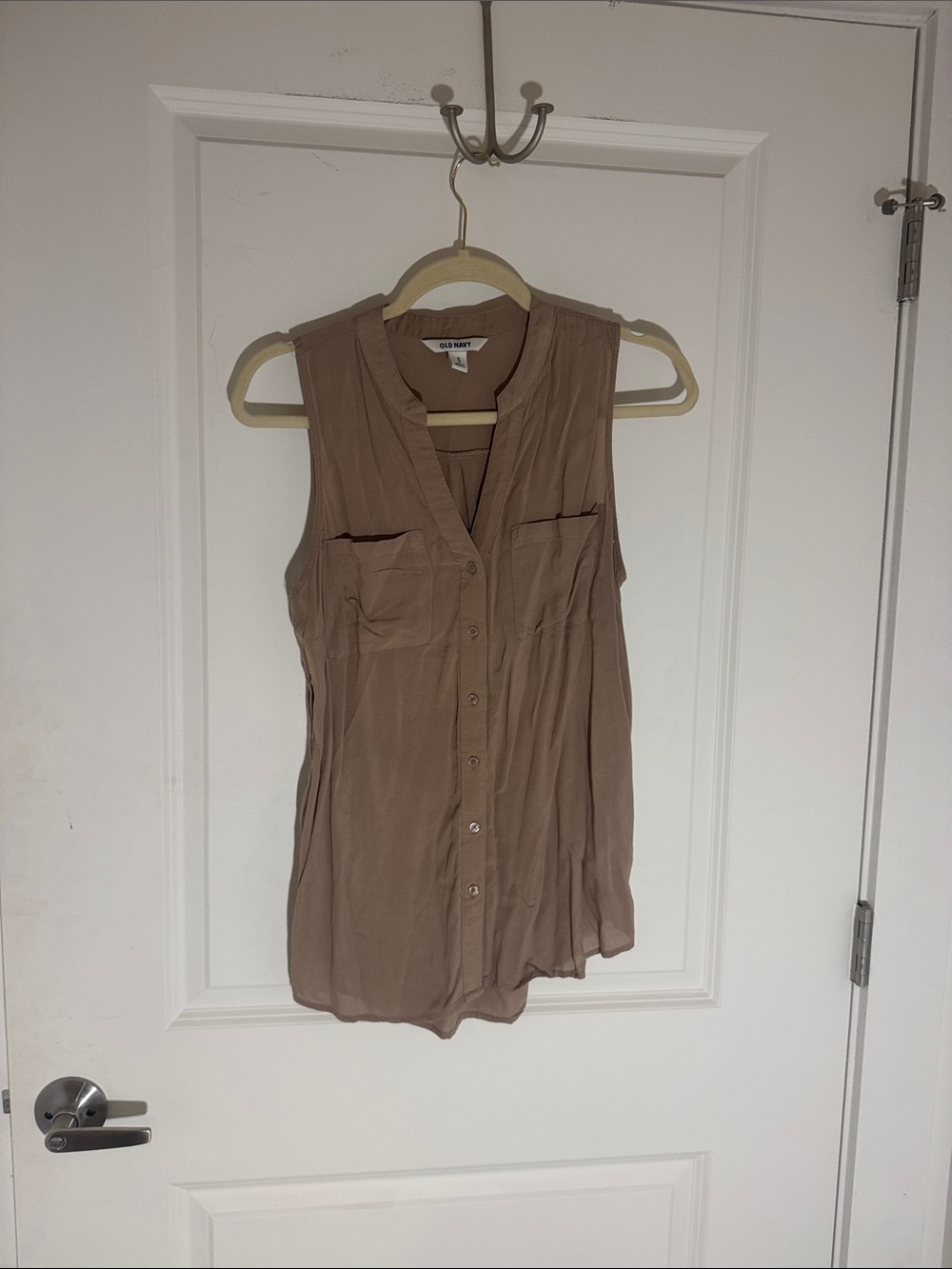 Old Navy Sleeveless Button-Down Blouse in Taupe Brown